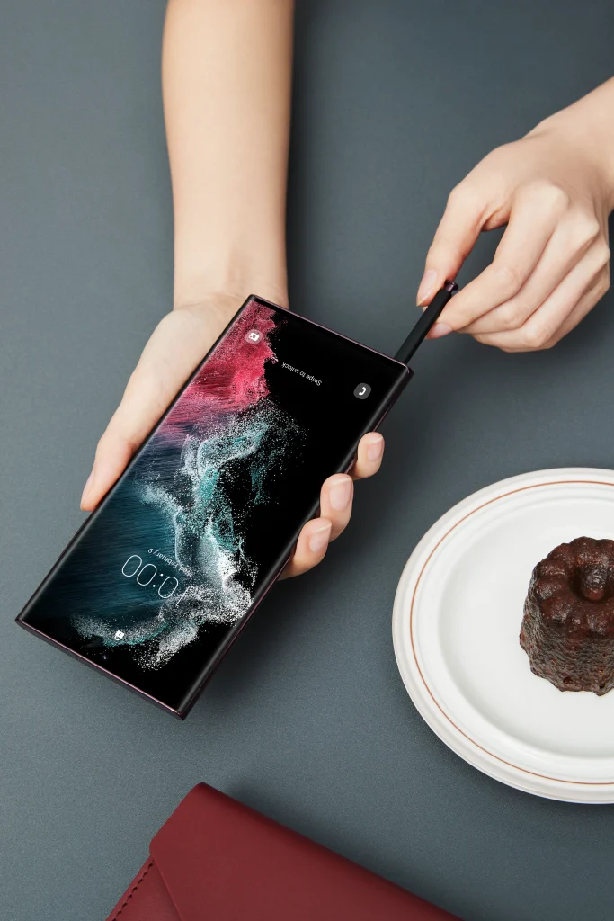 Galaxy S22 Ultra Front Design and Stylus